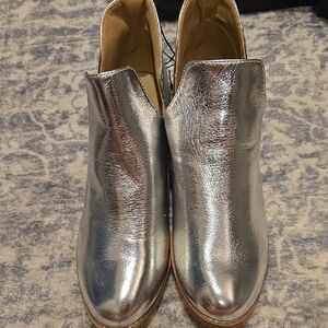 Yoki Metallic Silver Ankle Booties
